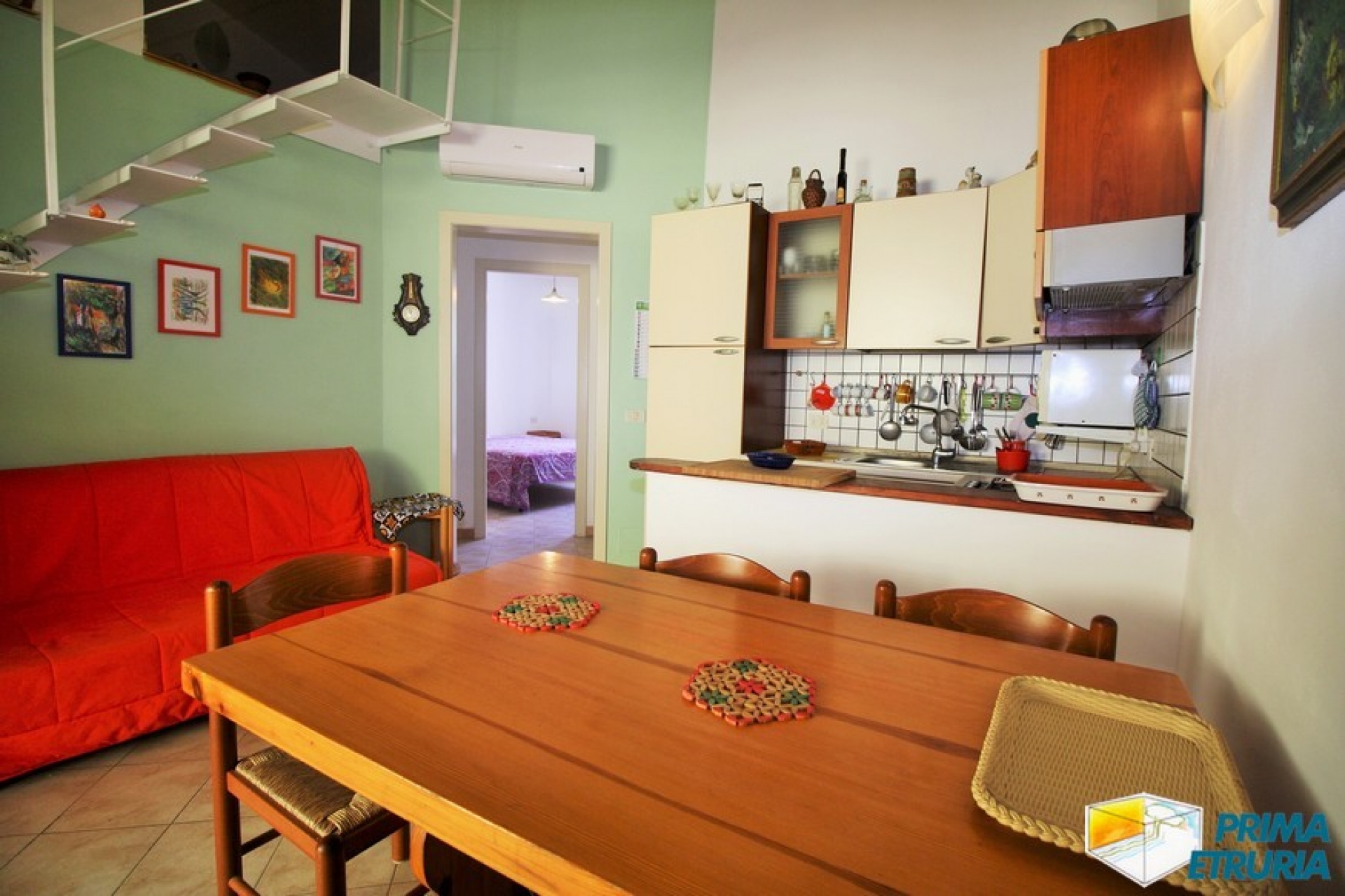 TRILOCALE CON INGRESSO INDIPENDENTE A DUE PASSI DAL MARE - ZONA TOMBOLO -