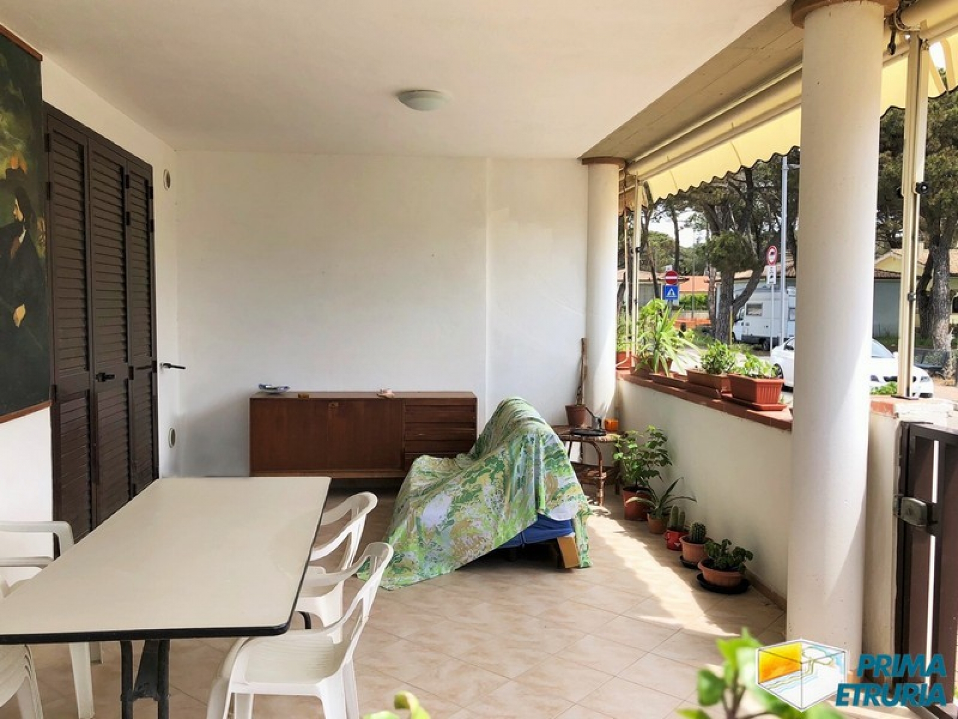 TRILOCALE CON INGRESSO INDIPENDENTE A DUE PASSI DAL MARE - ZONA TOMBOLO -