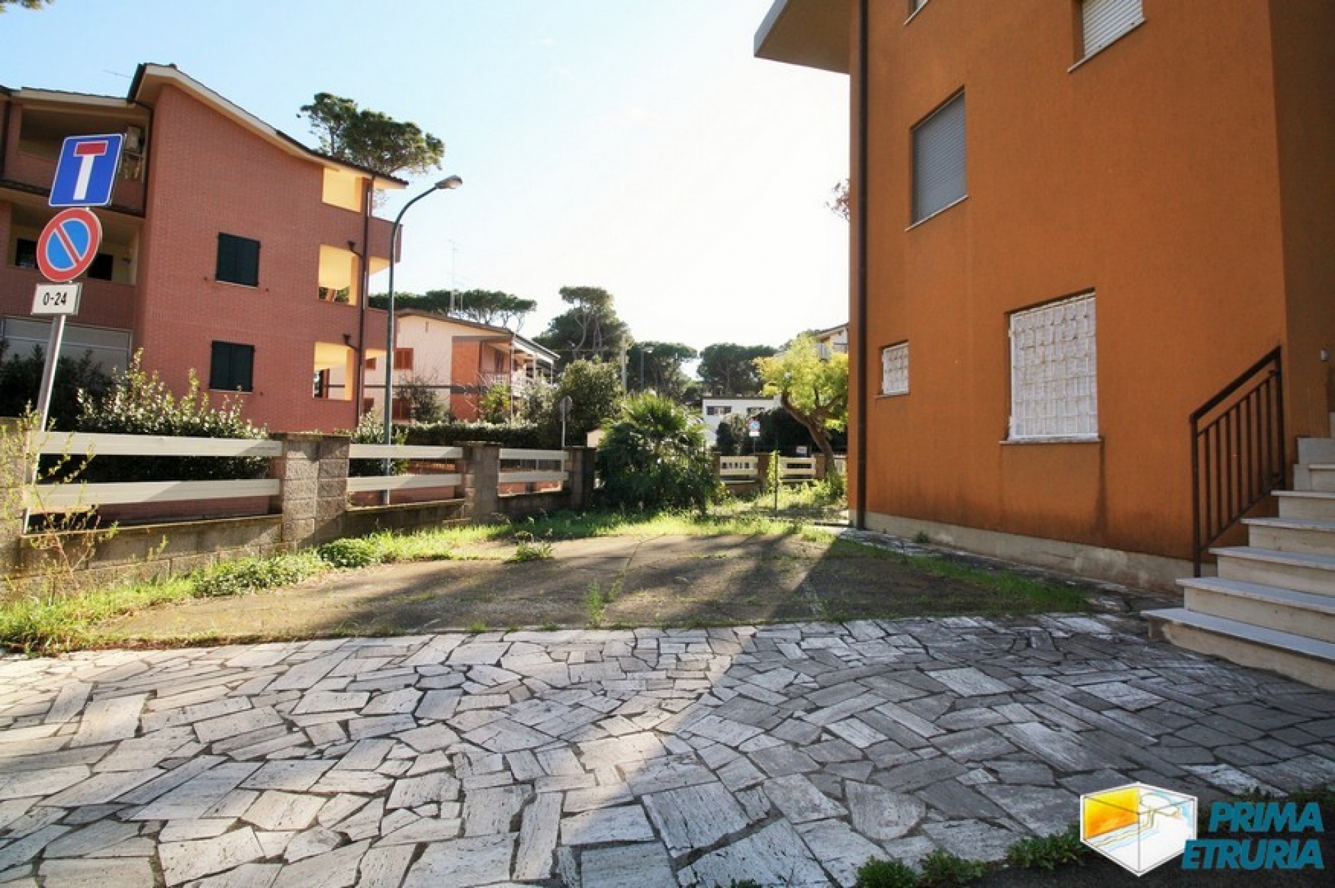 BILOCALE CON FANTASTICO TERRAZZO E POSTO AUTO - ZONA ROSMARINA - 
