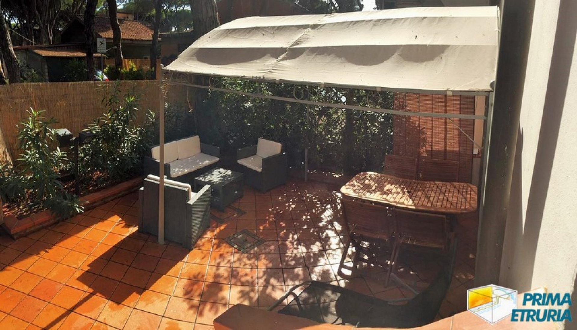 TRILOCALE CON GIARDINO A DUE PASSI DAL MARE - ZONA ROSMARINA -