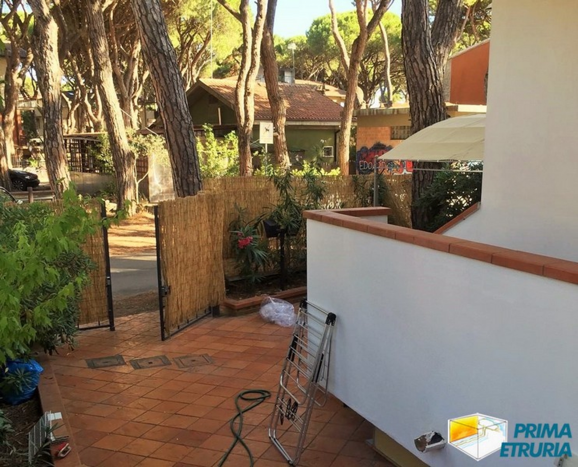 TRILOCALE CON GIARDINO A DUE PASSI DAL MARE - ZONA ROSMARINA -