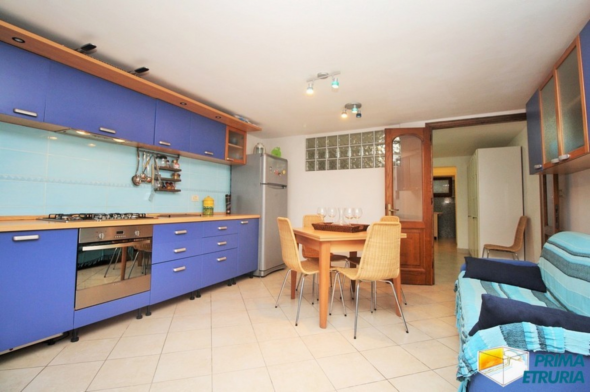 BELLISSIMO SOTTOVILLA CON GIARDINO - ZONA ROSMARINA -