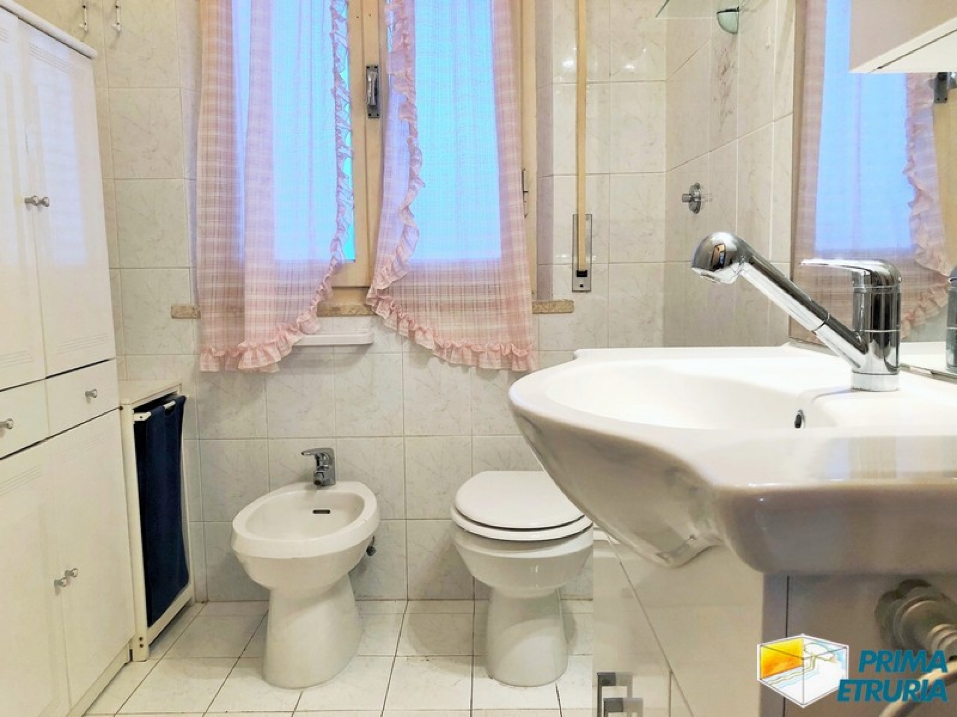 BILOCALE CON TERRAZZO VIA DELLE ROSE - ZONA ROSMARINA - ( A13 )