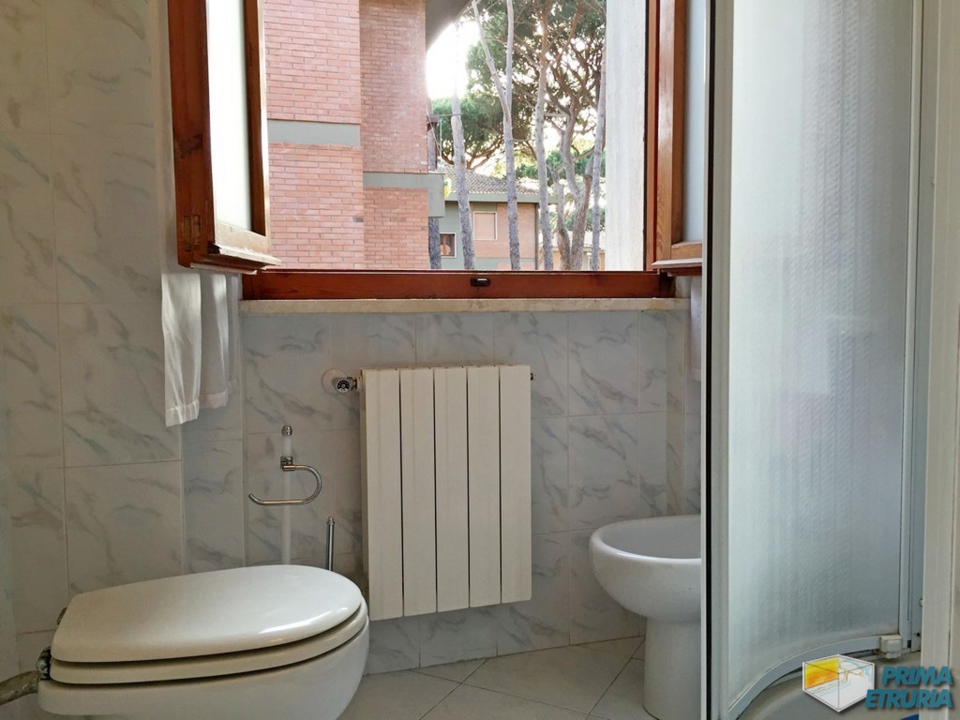VENDESI TRILOCALE VIA ANICHINI 6 - ZONA CENTRO -