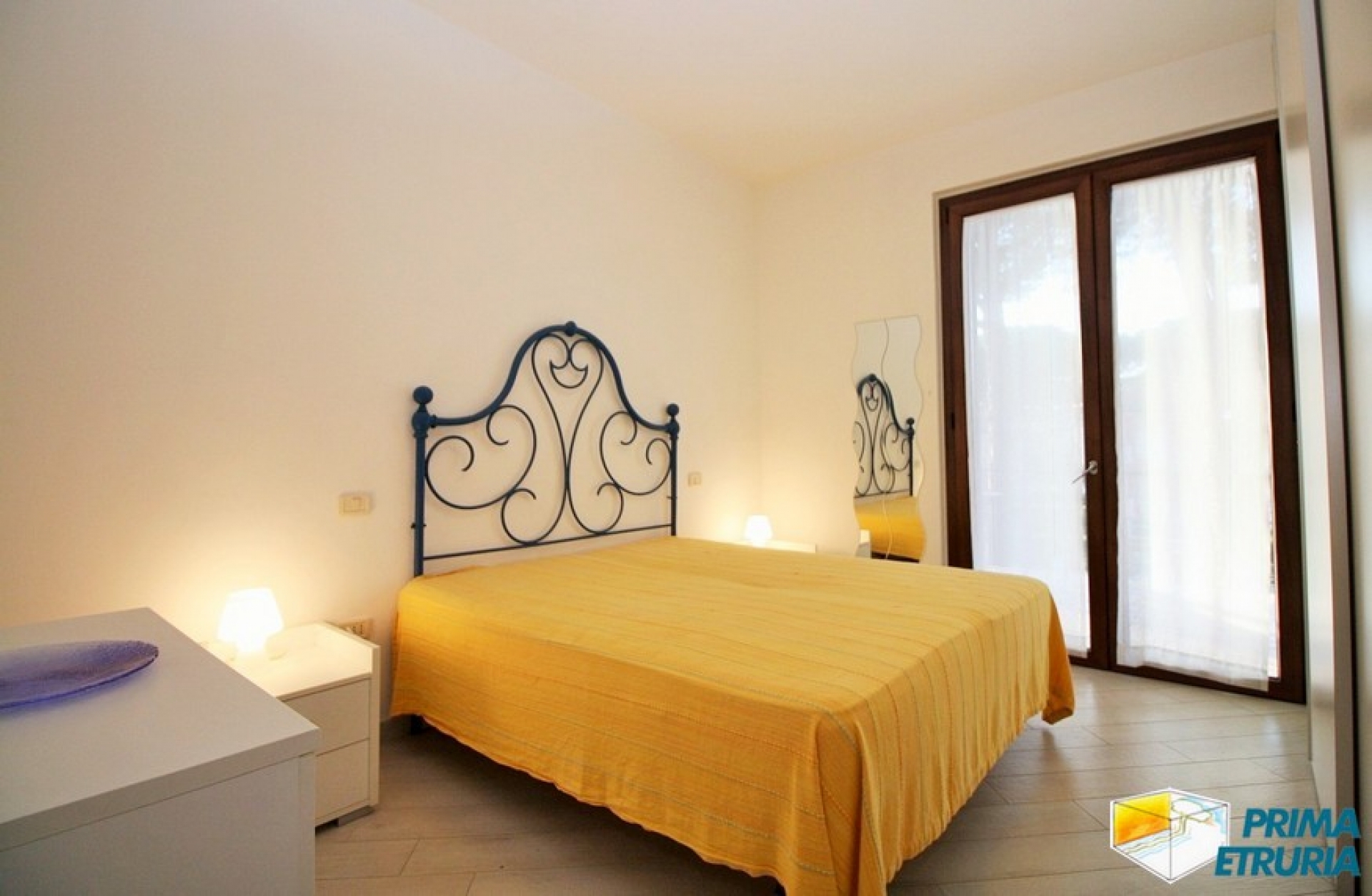 FANTASTICA VILLA CON GIARDINO E POSTO AUTO - ZONA CENTRO - ( V18 )