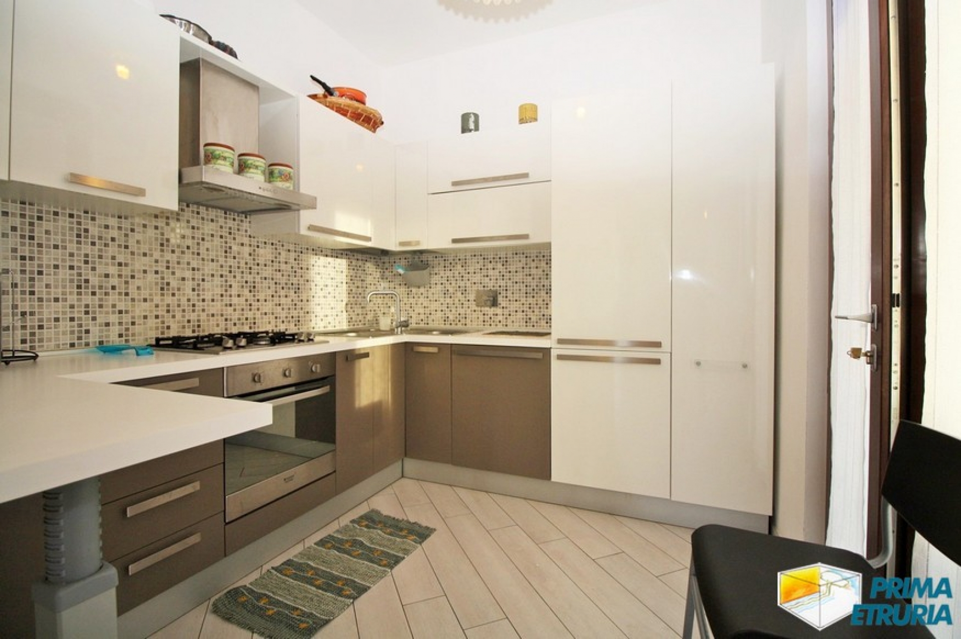 FANTASTICA VILLA CON GIARDINO E POSTO AUTO - ZONA CENTRO - ( V18 )