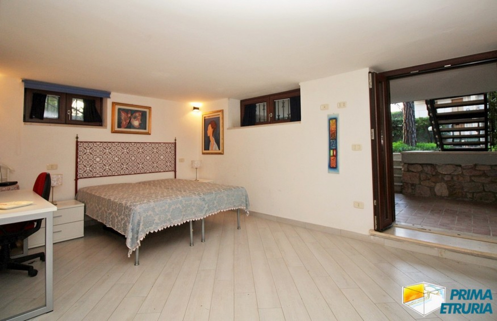 FANTASTICA VILLA CON GIARDINO E POSTO AUTO - ZONA CENTRO - ( V18 )