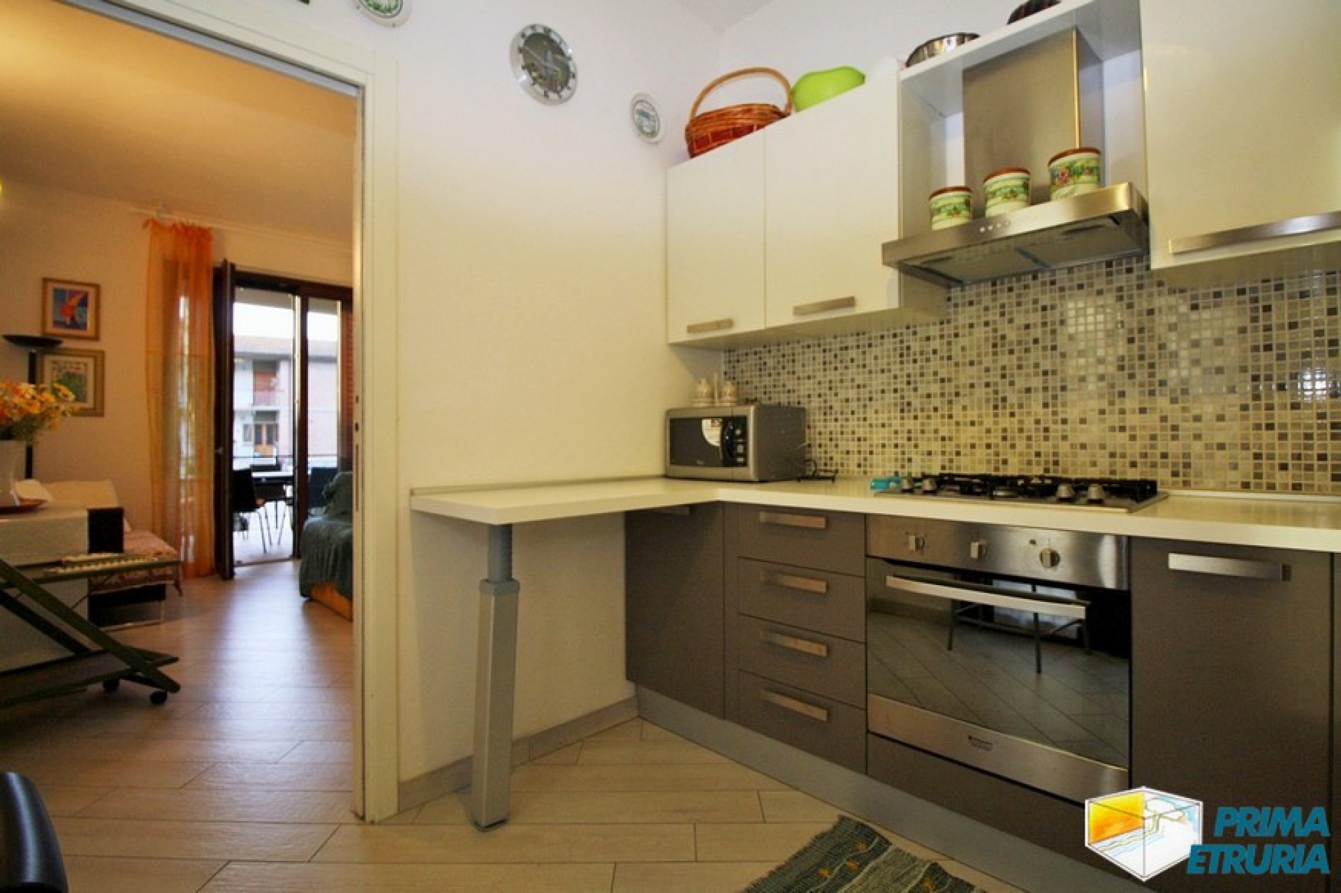 FANTASTICA VILLA CON GIARDINO E POSTO AUTO - ZONA CENTRO - ( V18 )