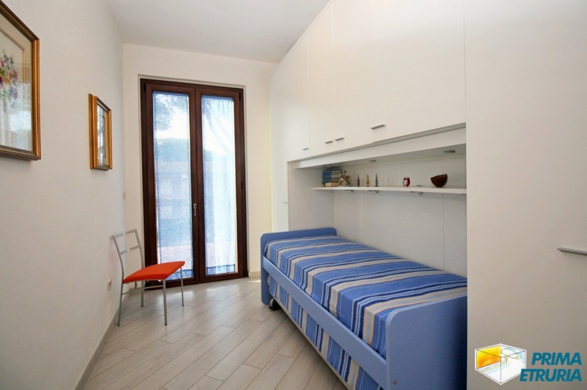 FANTASTICA VILLA CON GIARDINO E POSTO AUTO - ZONA CENTRO - ( V18 )