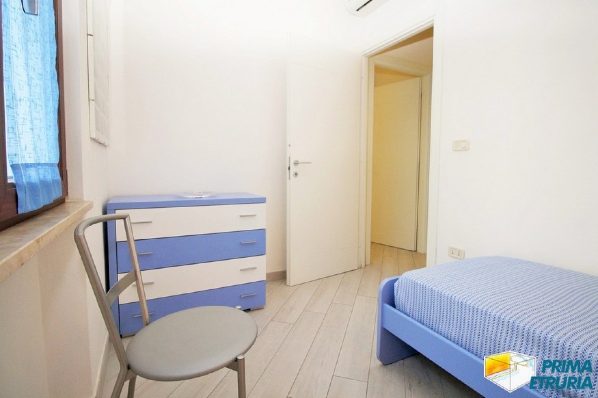 FANTASTICA VILLA CON GIARDINO E POSTO AUTO - ZONA CENTRO - ( V18 )