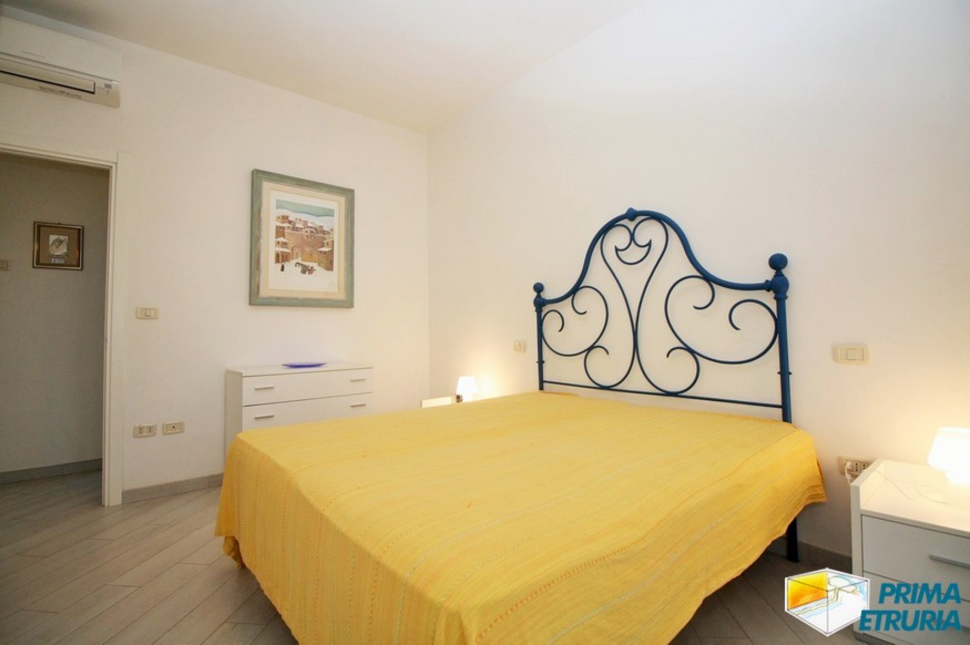 FANTASTICA VILLA CON GIARDINO E POSTO AUTO - ZONA CENTRO - ( V18 )