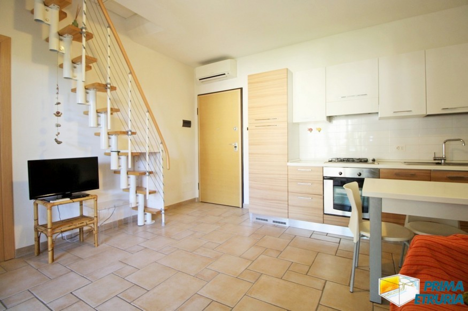 FANTASTICO BILOCALE CON AMPIA TERRAZZA - ZONA ROSMARINA -