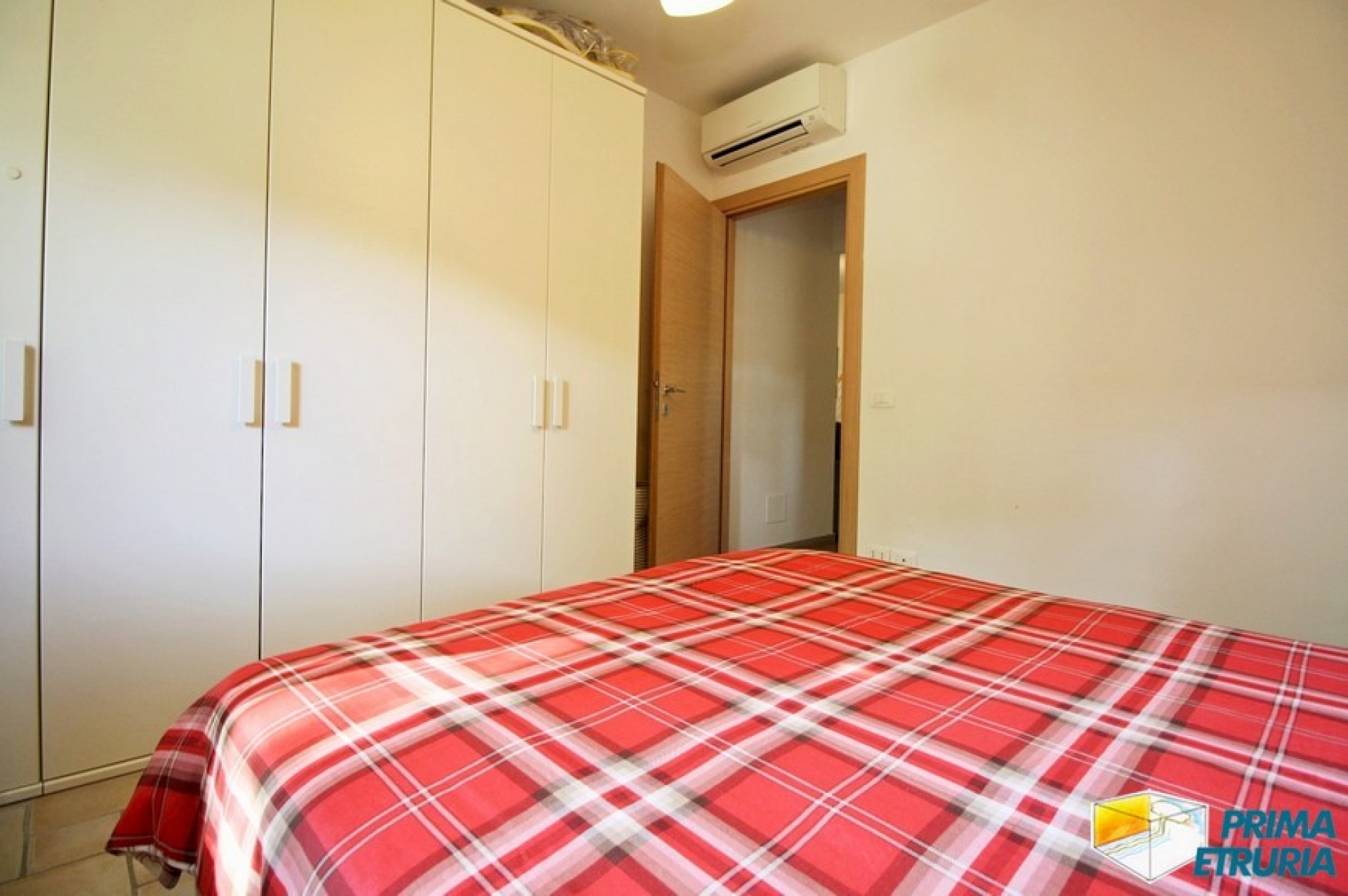 FANTASTICO BILOCALE CON AMPIA TERRAZZA - ZONA ROSMARINA -