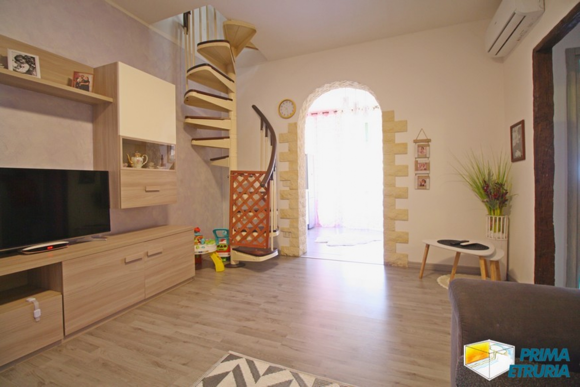TRILOCALE FINEMENTRE RISTRUTTURATO - ZONA TOMBOLO -
