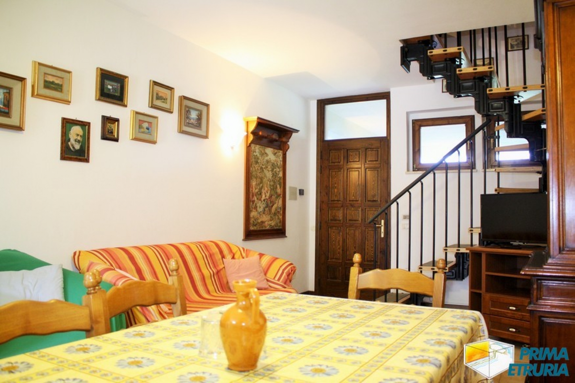 VENDESI AMPIO TRE CAMERE CON INGRESSO INDIPENDENTE - ZONA TOMBOLO -