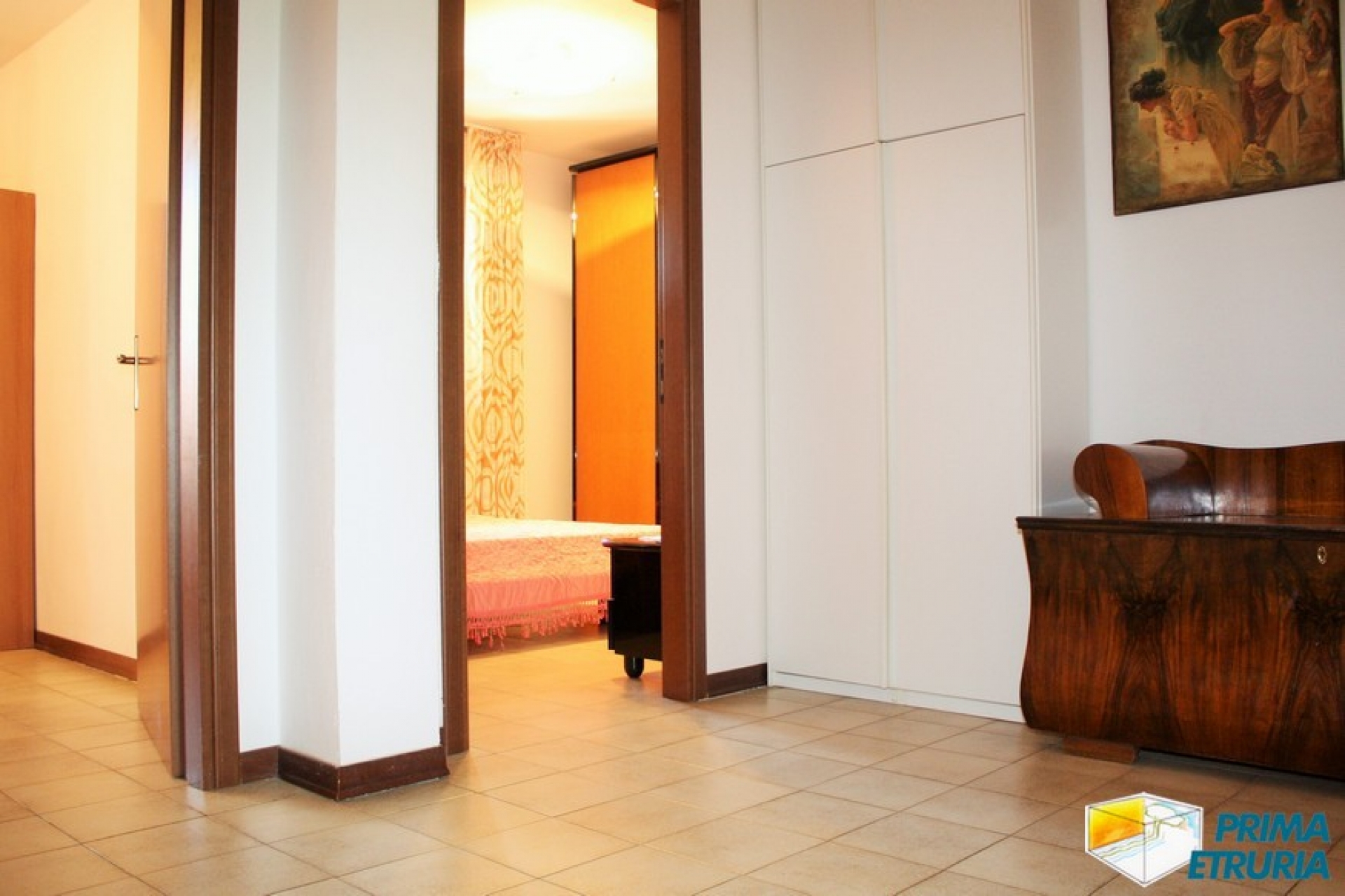 VENDESI AMPIO TRE CAMERE CON INGRESSO INDIPENDENTE - ZONA TOMBOLO -