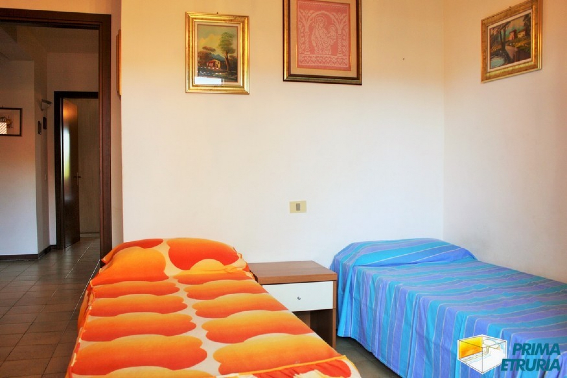 VENDESI AMPIO TRE CAMERE CON INGRESSO INDIPENDENTE - ZONA TOMBOLO -