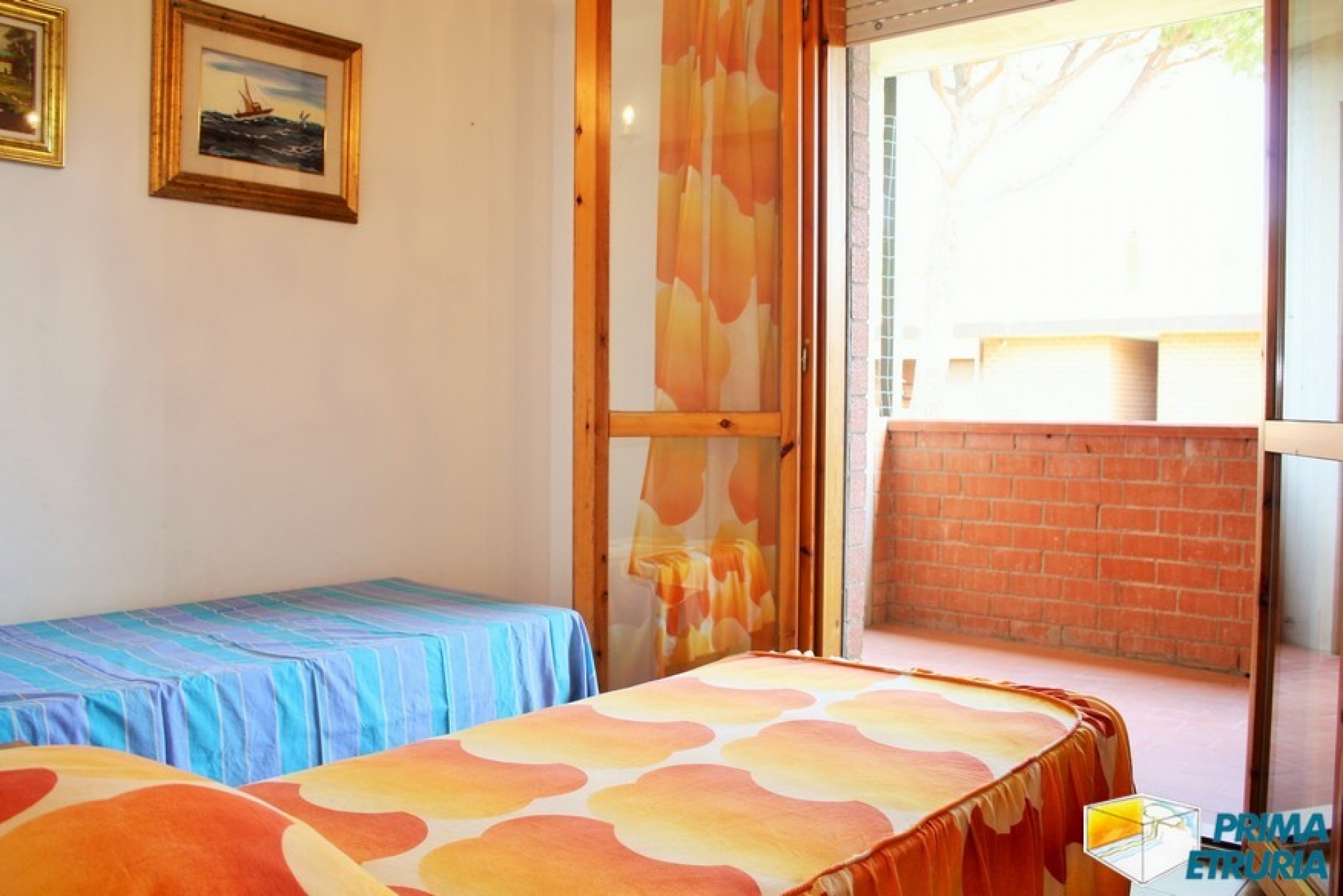 VENDESI AMPIO TRE CAMERE CON INGRESSO INDIPENDENTE - ZONA TOMBOLO -