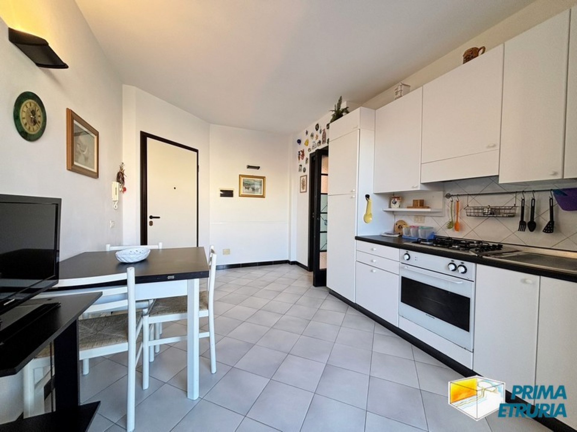 Trilocale con doppio terrazzo a pochi passi dal mare - ZONA CENTRO -