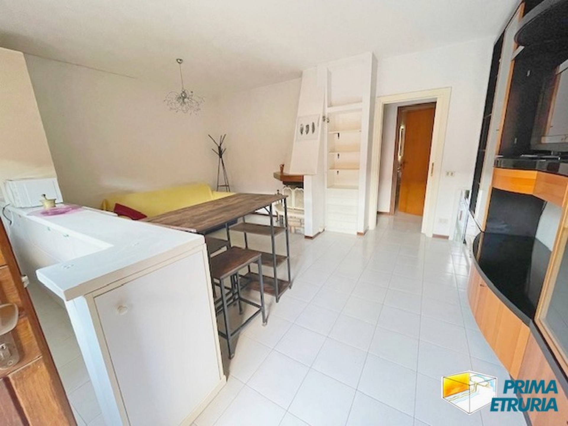 Bilocale con ingresso indipendente e garage in zona tranquilla, a due passi dal mare - ZONA TOMBOLO -