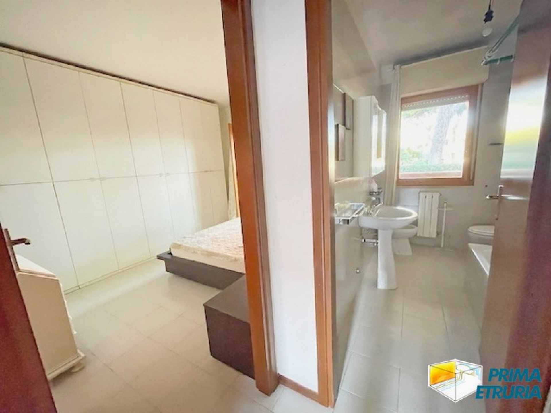 Bilocale con ingresso indipendente e garage in zona tranquilla, a due passi dal mare - ZONA TOMBOLO -