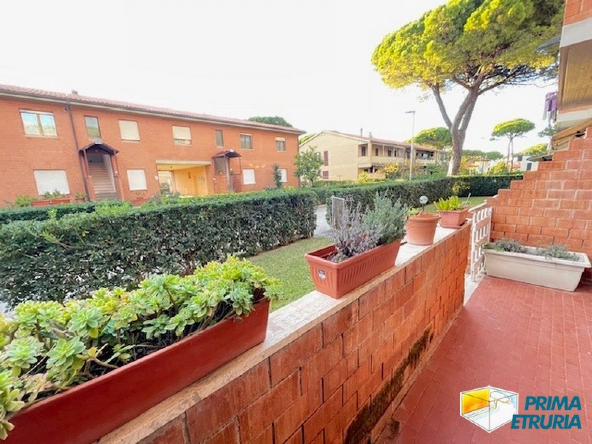Bilocale con ingresso indipendente e garage in zona tranquilla, a due passi dal mare - ZONA TOMBOLO -