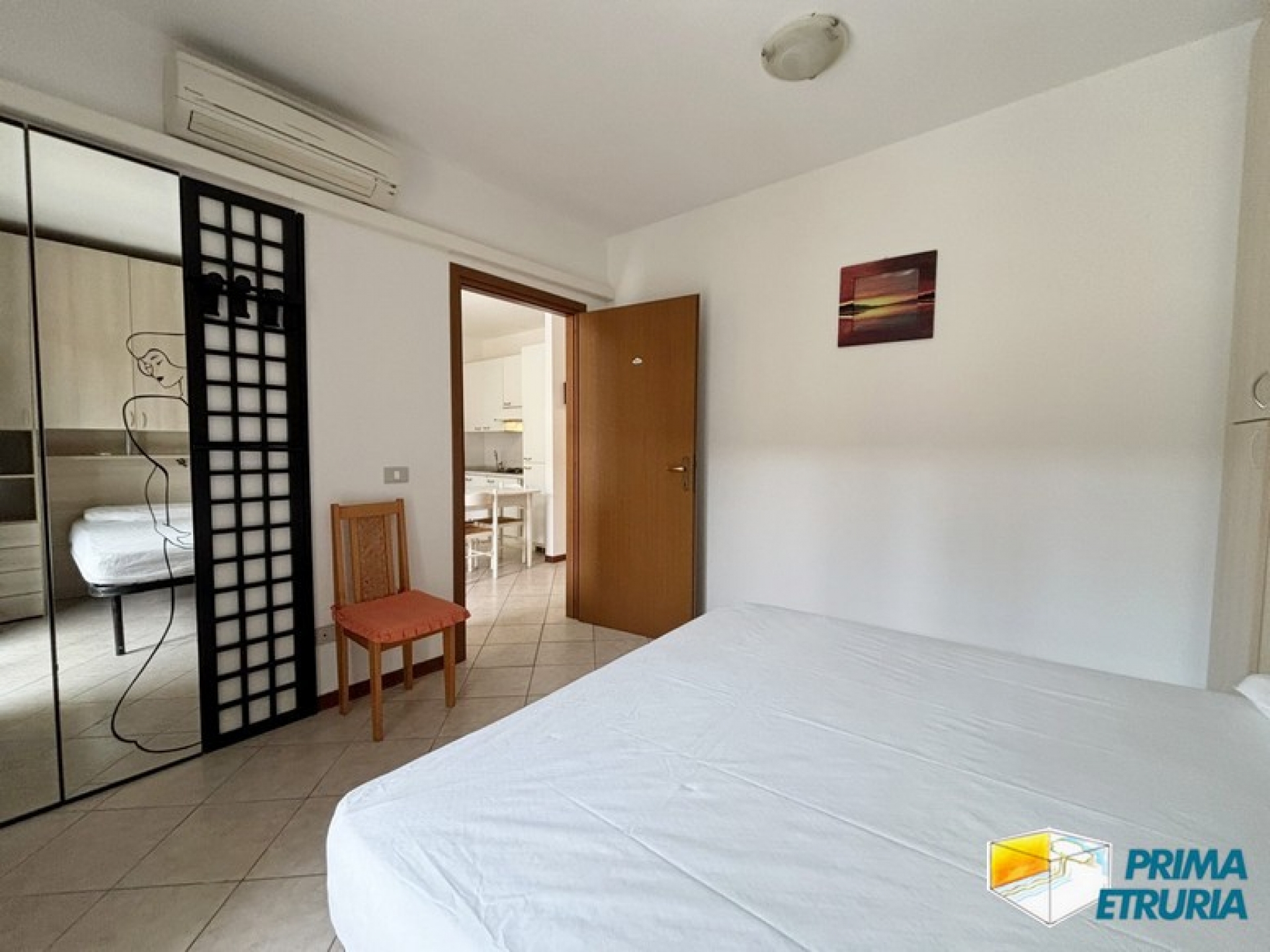 TRILOCALE CON AMPIA TERRAZZA - ZONA CENTRO -