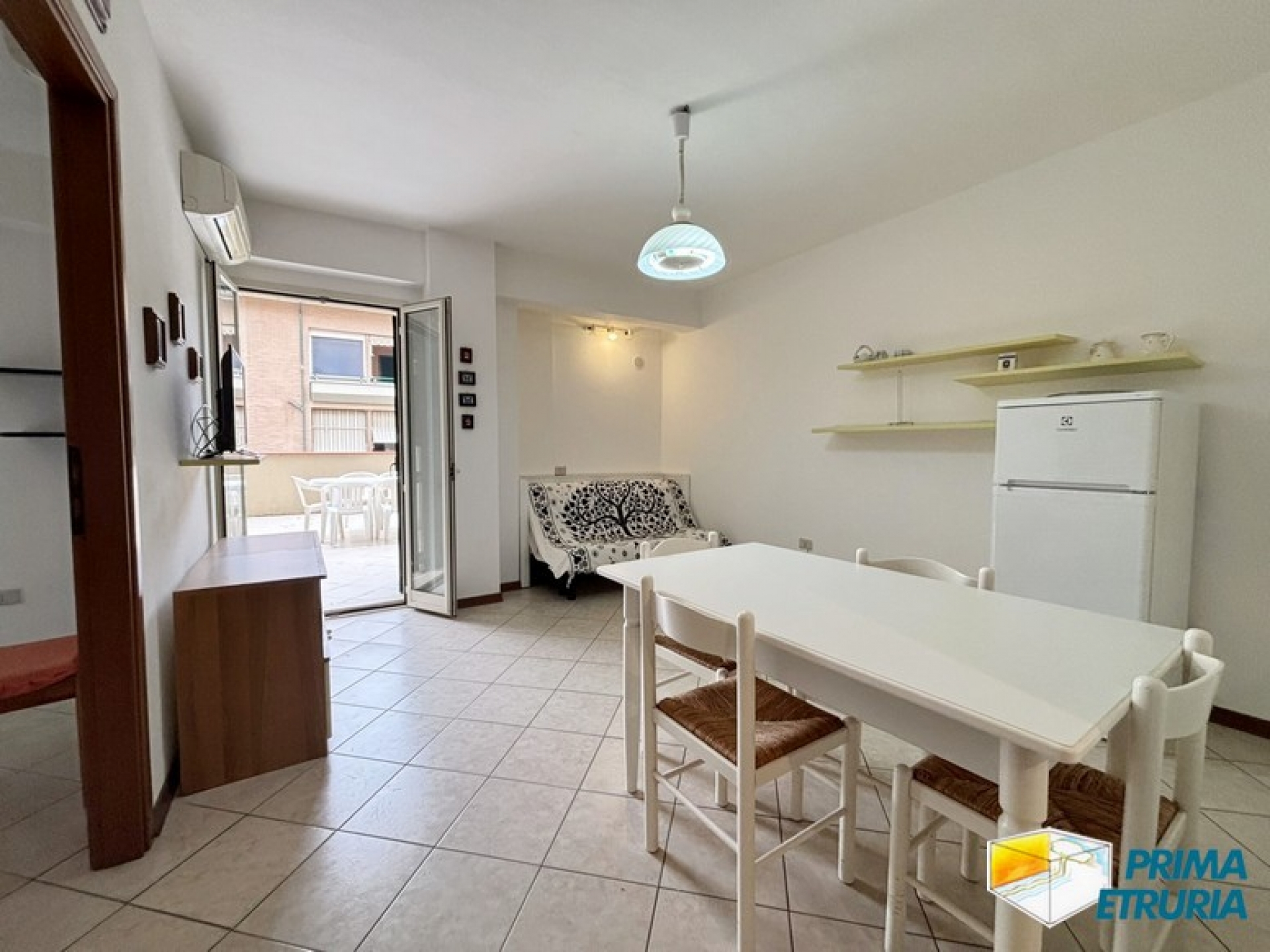 TRILOCALE CON AMPIA TERRAZZA - ZONA CENTRO -