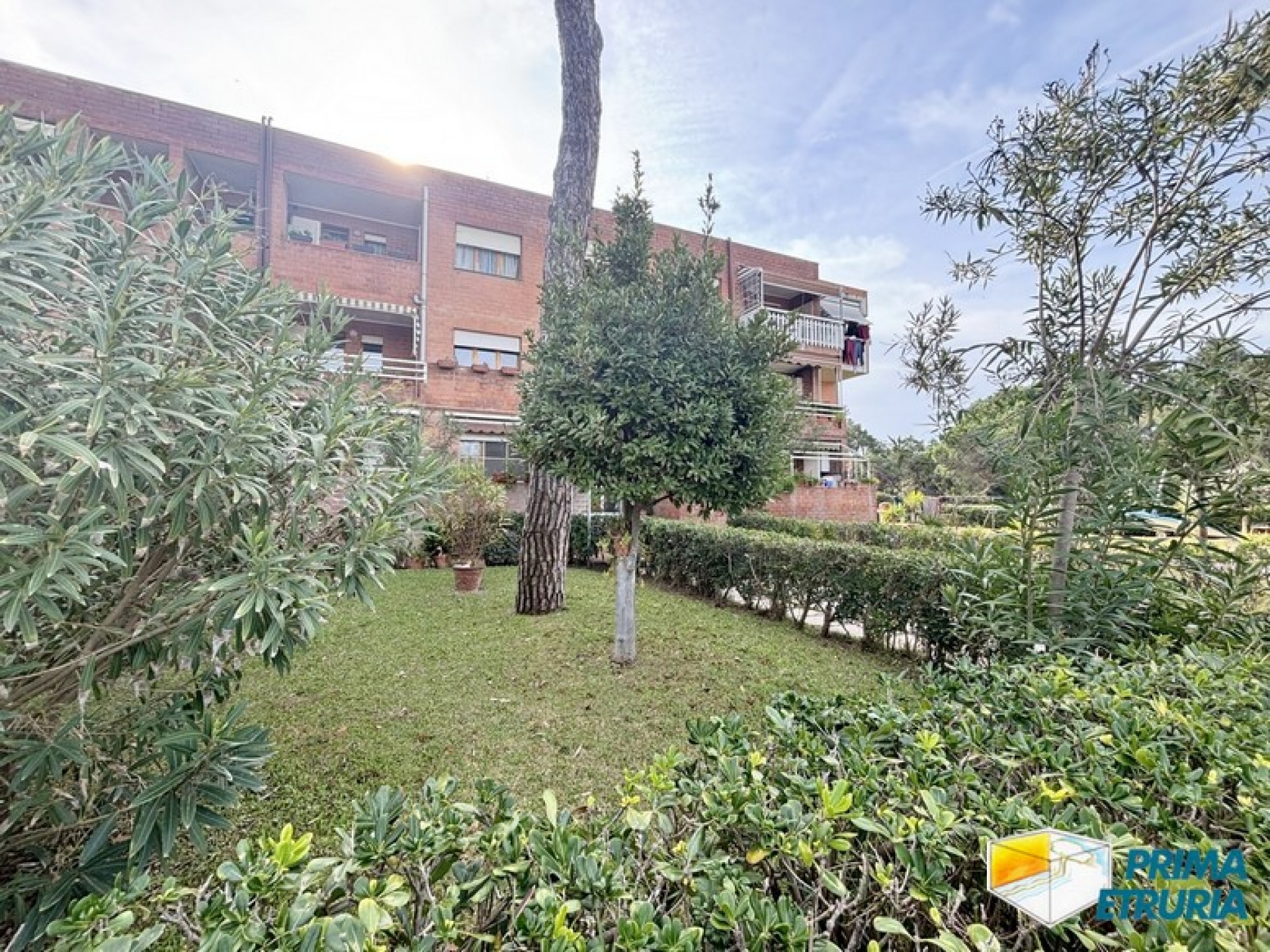 Ampio appartamento con terrazza abitabile e garage - ZONA TOMBOLO -