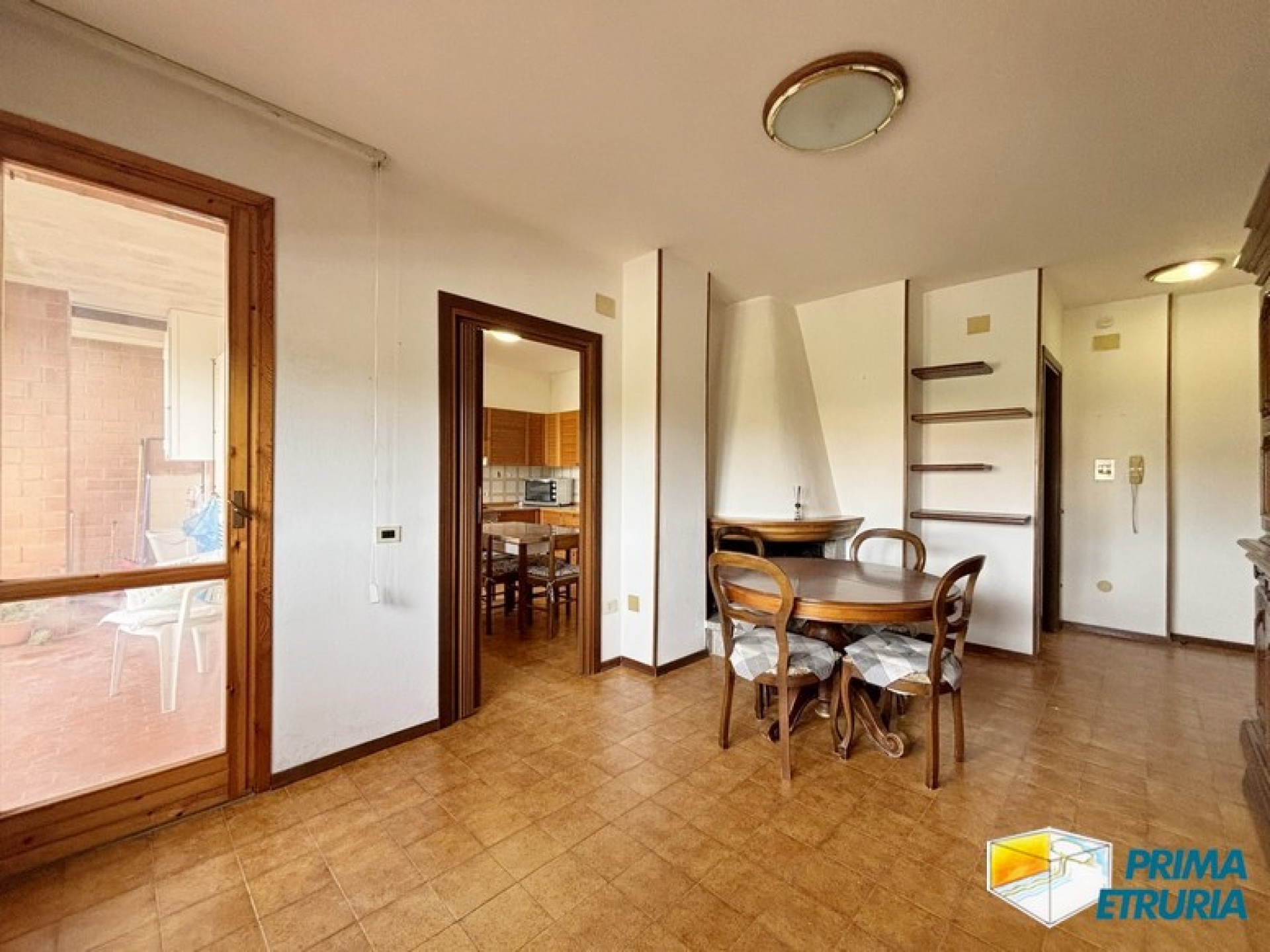 Ampio appartamento con terrazza abitabile e garage - ZONA TOMBOLO -