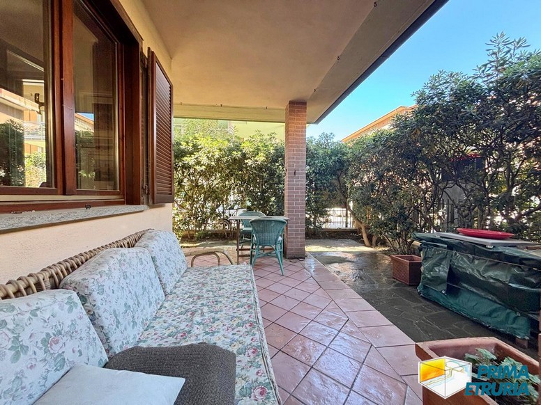 Tra il mare e la quiete del corso, una casa da vivere con libertà - ZONA CENTRO -