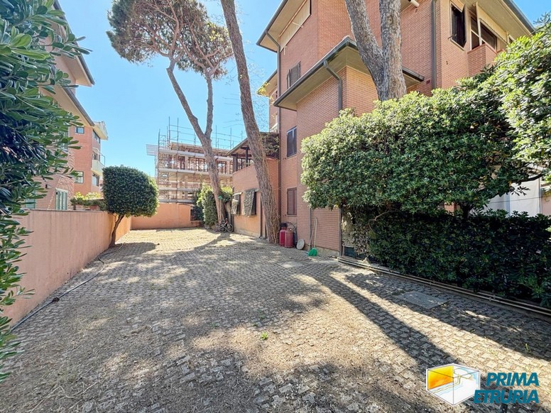 Tra il mare e la quiete del corso, una casa da vivere con libertà - ZONA CENTRO -