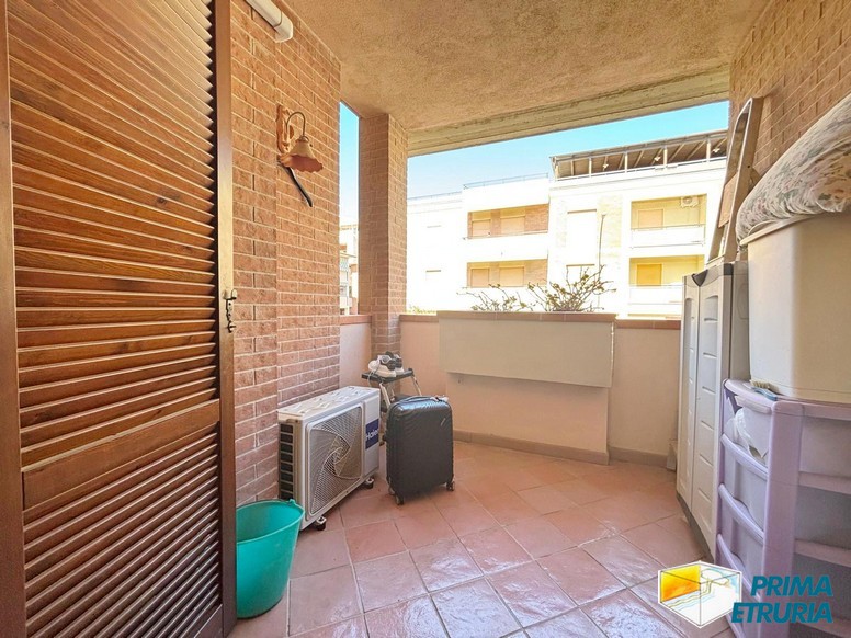 Tra il mare e la quiete del corso, una casa da vivere con libertà - ZONA CENTRO -
