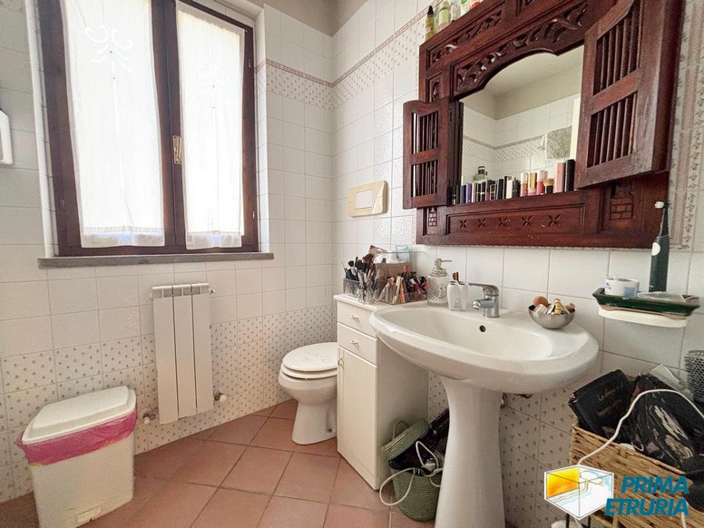 Tra il mare e la quiete del corso, una casa da vivere con libertà - ZONA CENTRO -