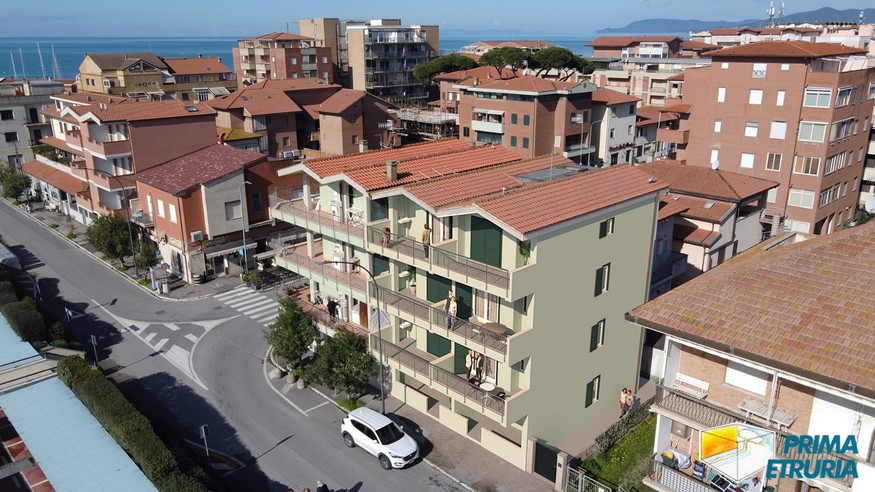 Attico su due livelli con ampi spazi e terrazza con magnifica vista - ZONA CENTRO -