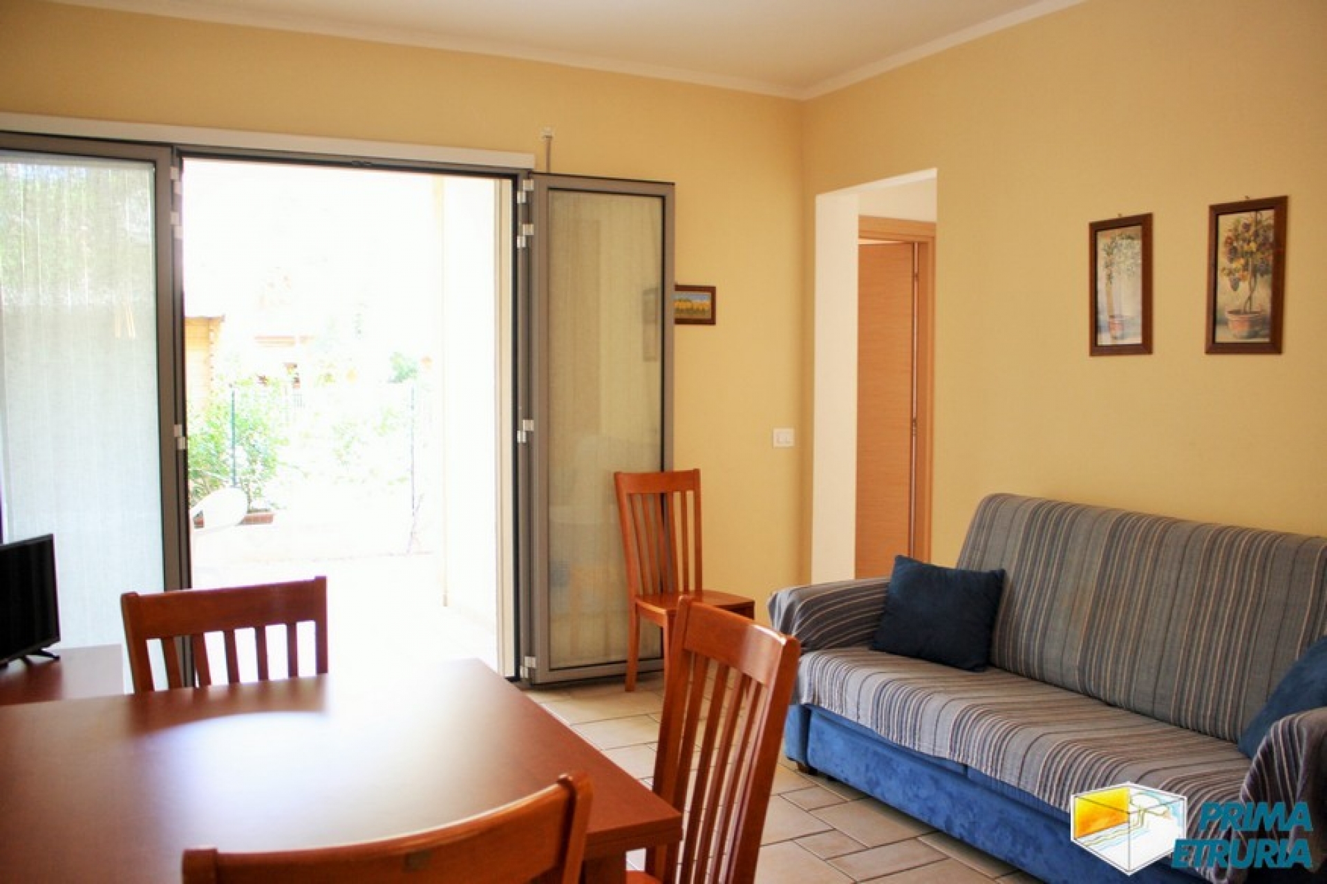 Moderno bilocale con giardino privato a 100 metri dal mare in zona Rosmarina