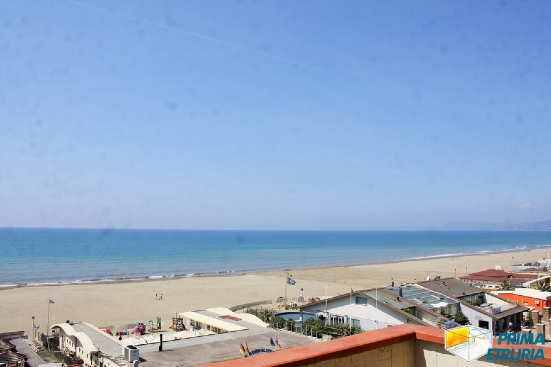 Bilocale fronte mare con terrazza panoramica in zona Centro
