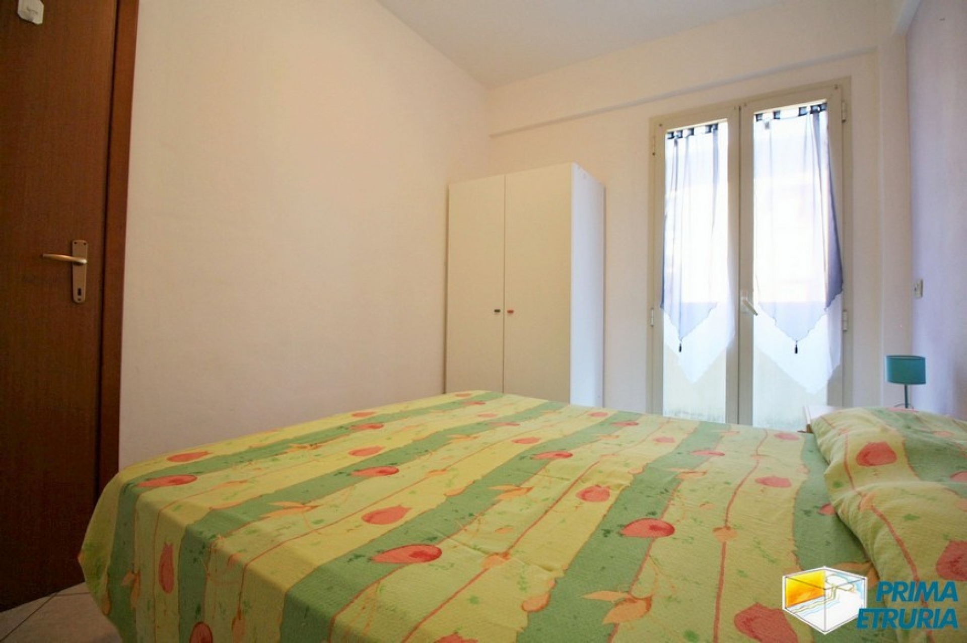 Comodo trilocalecon terrazzo a 50 metri dal mare in zona Centro