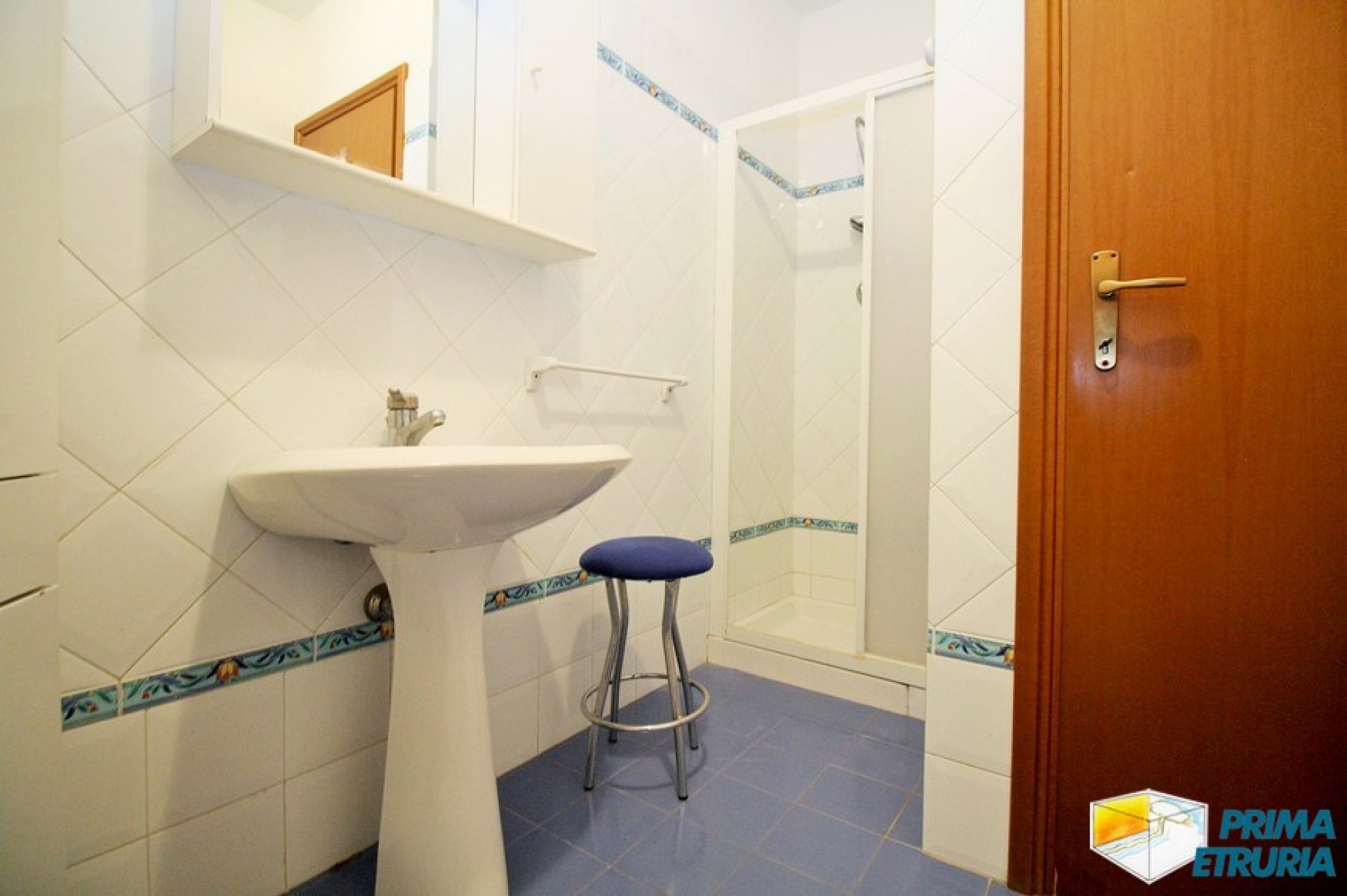Comodo trilocalecon terrazzo a 50 metri dal mare in zona Centro