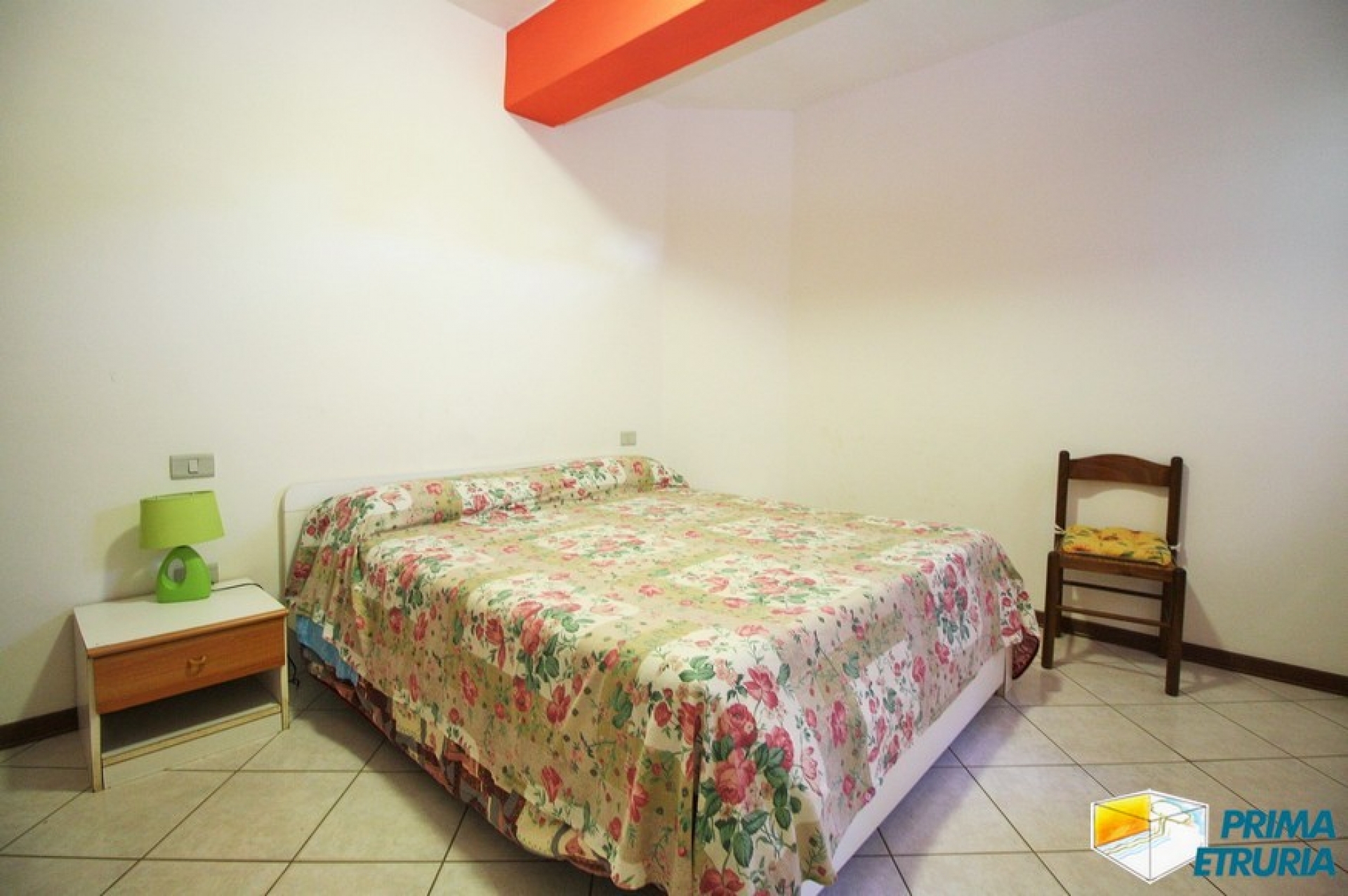 Comodo trilocalecon terrazzo a 50 metri dal mare in zona Centro