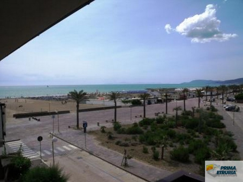 VENDESI BILOCALE VIA VERDI FRONTE MARE - ZONA ROSMARINA -