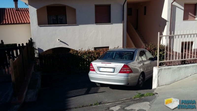 - STICCIANO ( GR ) - VENDESI GRAZIOSO TRILOCALE VIA NUOVA