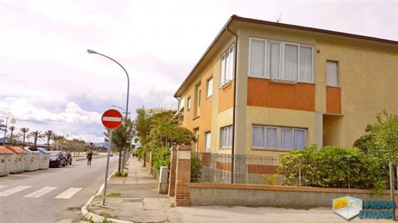 QUATTRO VANI FRONTE MARE - ZONA ROSMARINA -