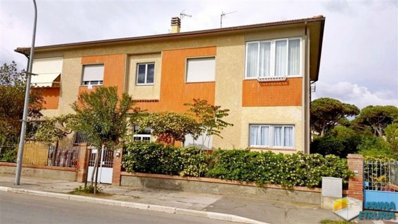 QUATTRO VANI FRONTE MARE - ZONA ROSMARINA -