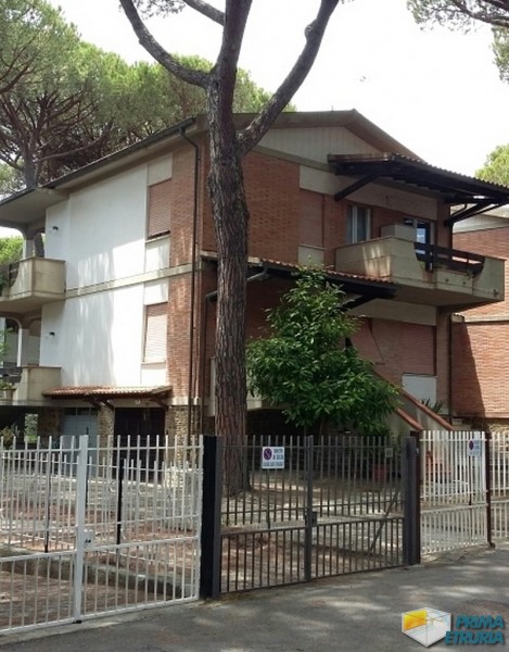 VENDESI TRILOCALE VIA CAPRERA 32 - ZONA ROSMARINA -