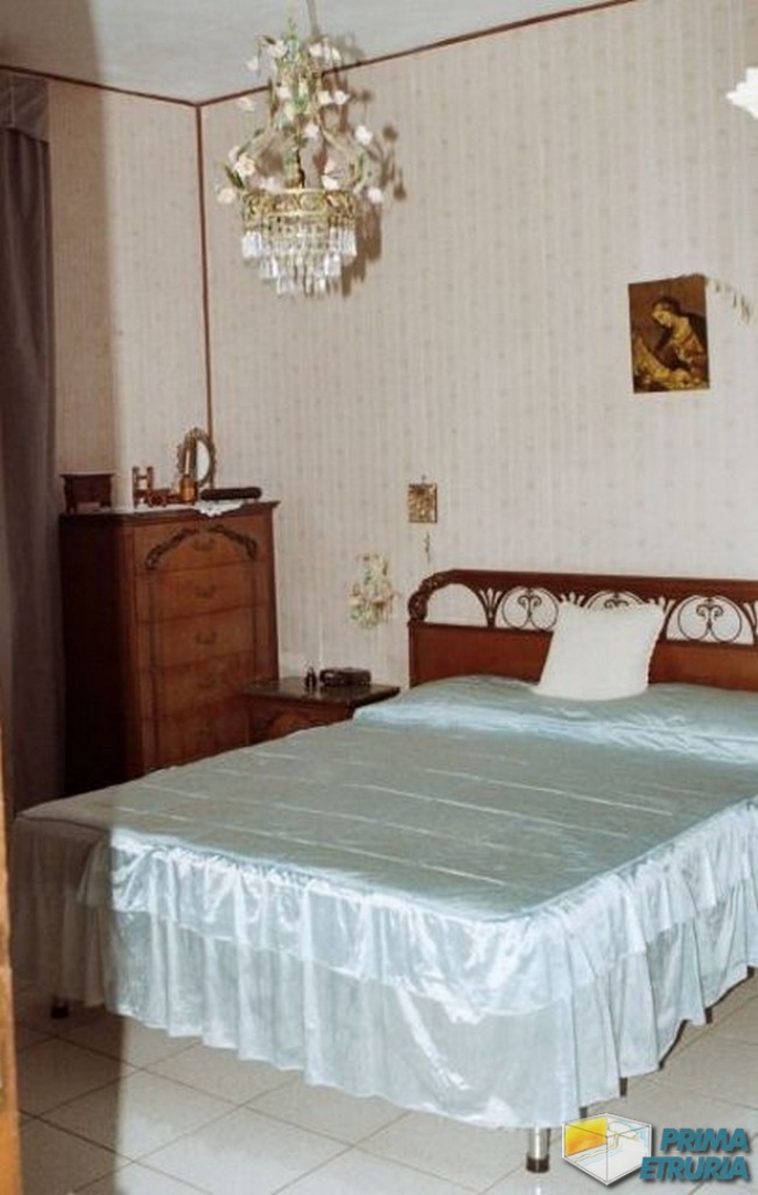 - GROSSETO - VENDESI 4 VANI DI AMPIA METRATURA - ZONA SEMICENTRALE -