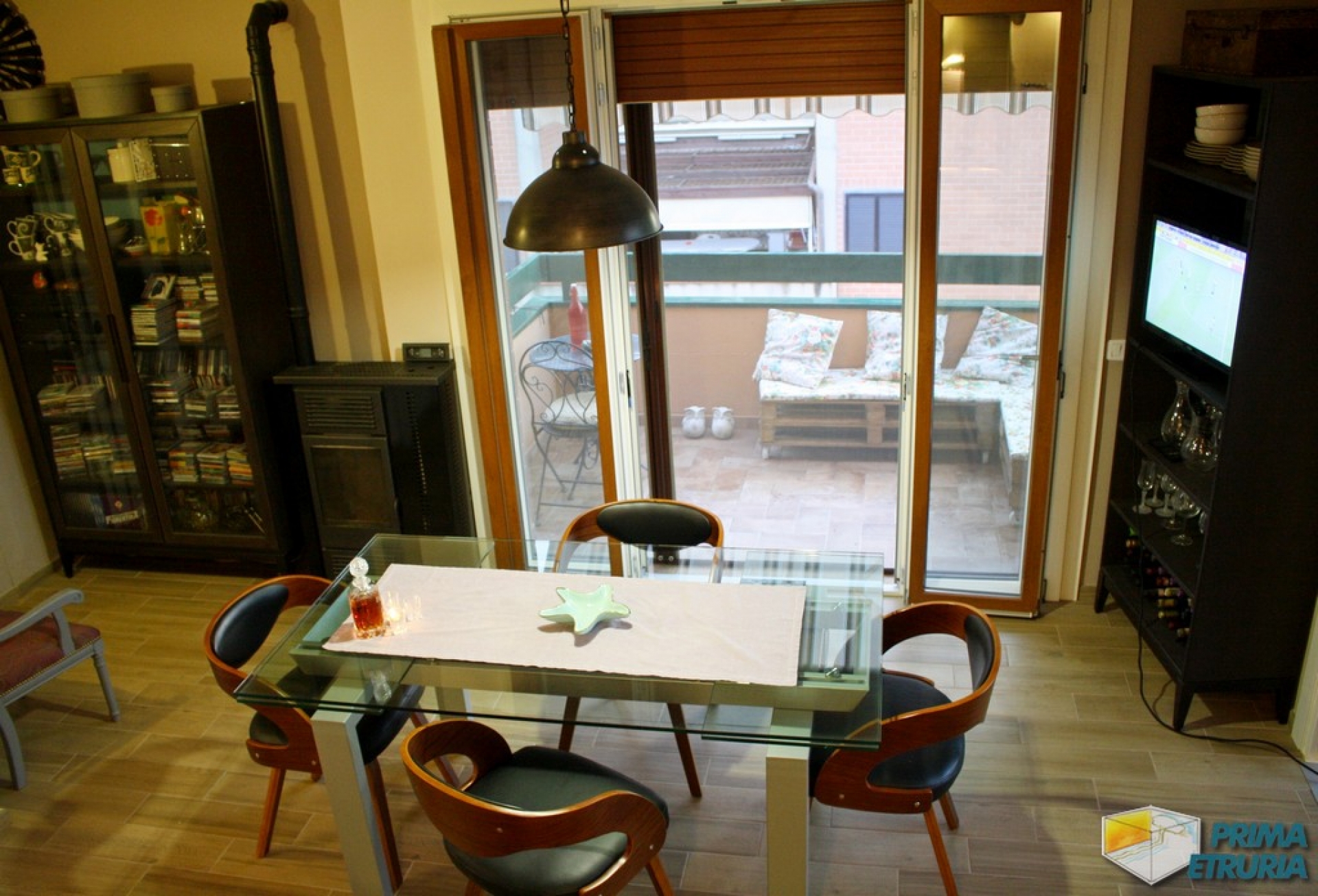 VENDESI APPARTAMENTO VISTA MARE - ZONA CENTRALE -