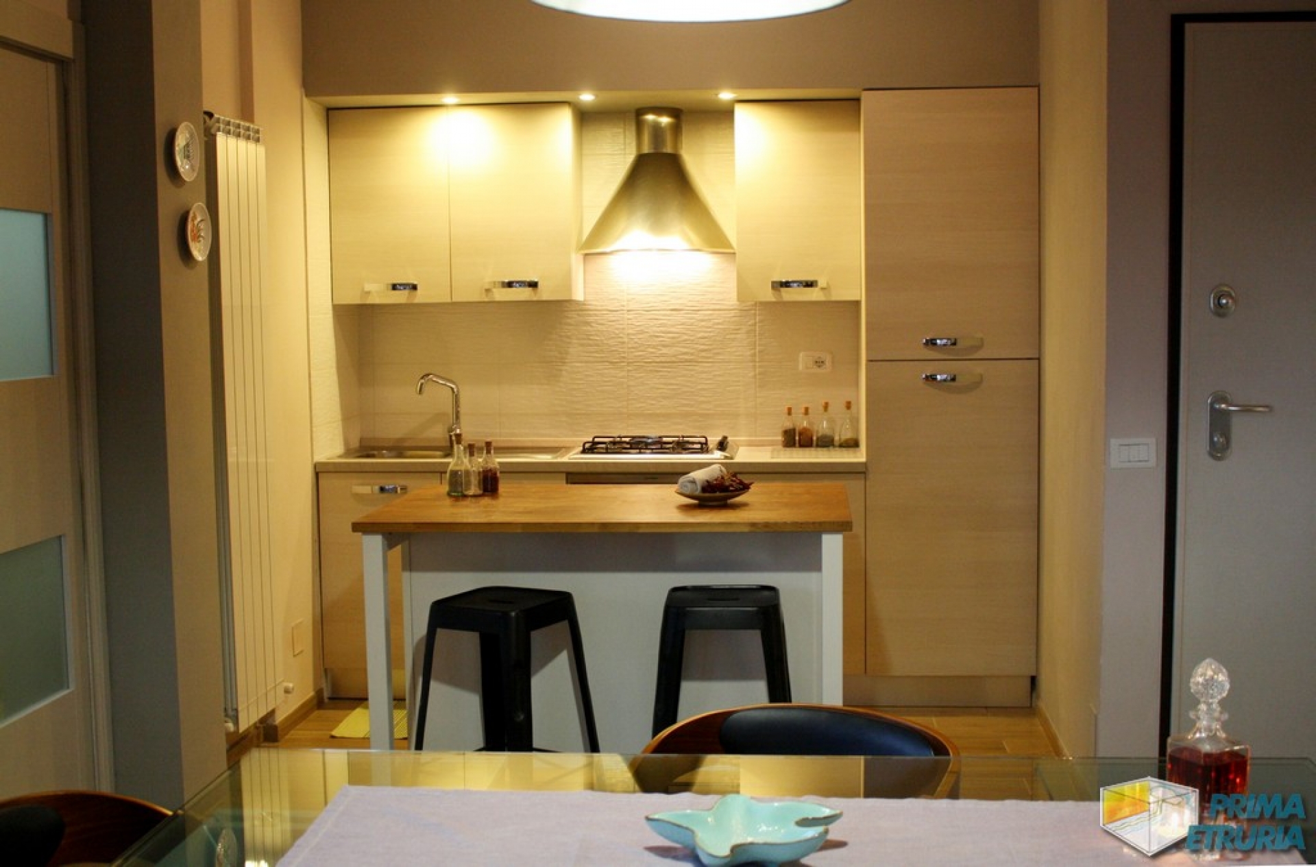 VENDESI APPARTAMENTO VISTA MARE - ZONA CENTRALE -