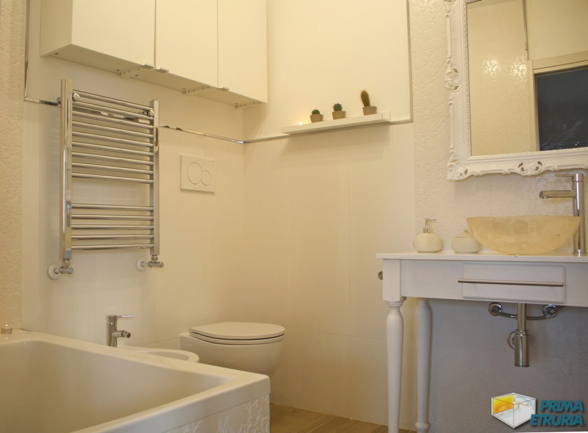 VENDESI APPARTAMENTO VISTA MARE - ZONA CENTRALE -