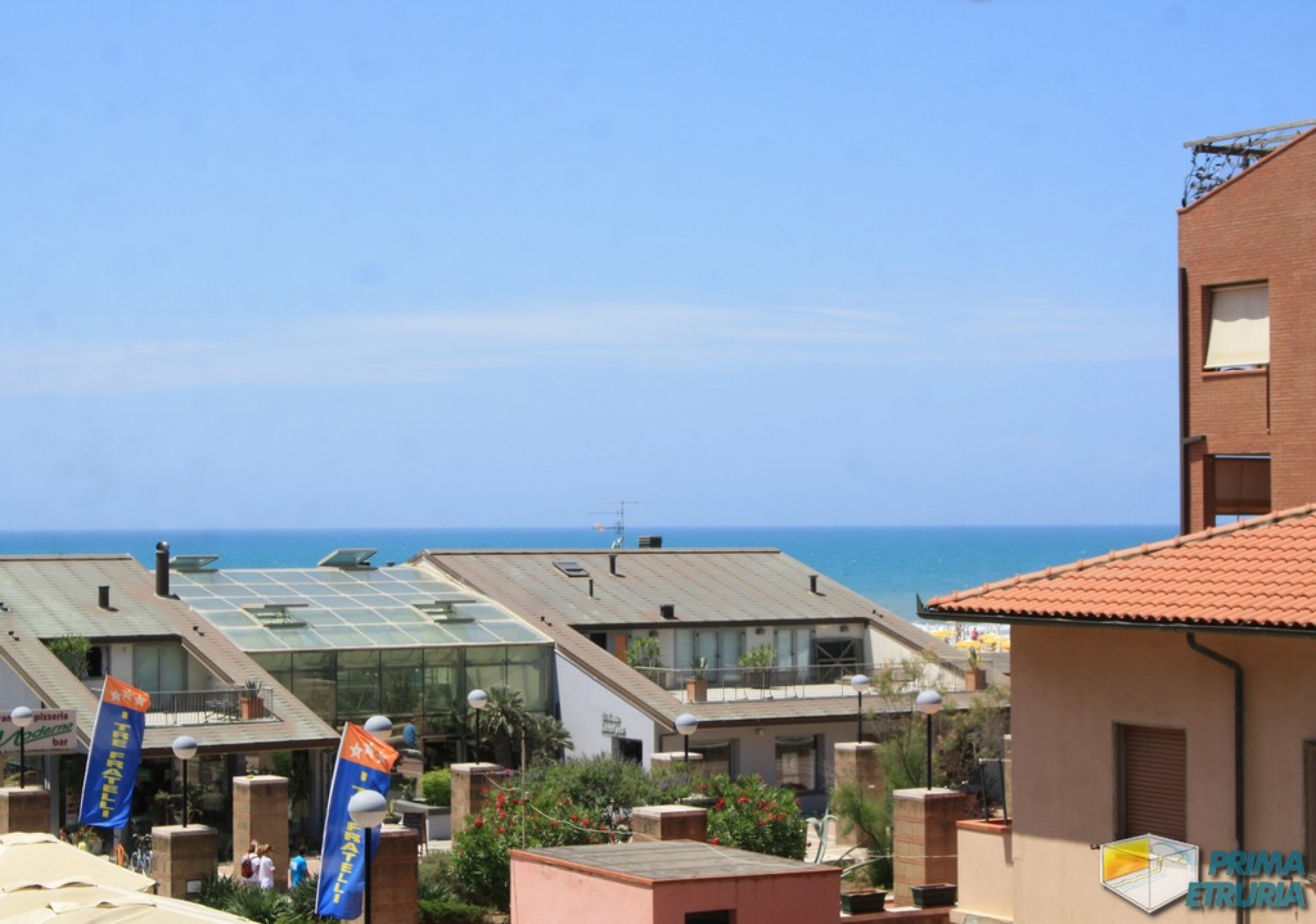 VENDESI APPARTAMENTO VISTA MARE - ZONA CENTRALE -